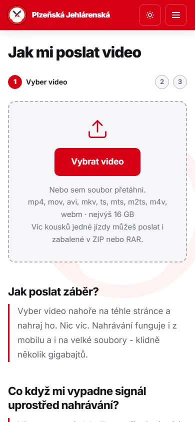 Nahrávací stránka na telefonu s tlačítkem Vybrat video a seznamem podporovaných formátů
