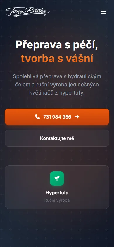 Úvodní stránka na telefonu s nadpisem, tlačítkem s telefonním číslem a tlačítkem Kontaktujte mě