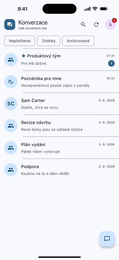 Seznam konverzací v telefonu: hlavička Konverzace se jménem serveru, filtry a šest konverzací s poslední zprávou a datem